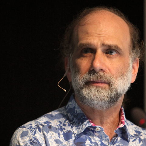 480px-Bruce_Schneier_at_CoPS2013-IMG_9174
